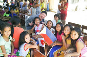 測量業界に外国人材を　フィリピンで子どもたちの教育支援