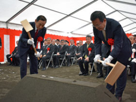 ウインズ札幌Ａ館改築の地鎮祭が現地で開催