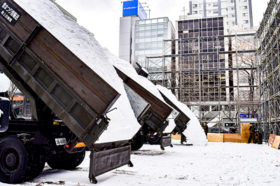 さっぽろ雪まつりに向けトラック6000台分の雪輸送開始