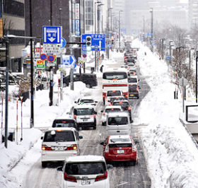 幹線道路、バス路線中心に拡幅除雪や排雪強化　